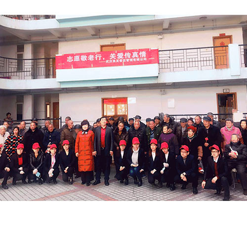 1500529945851573.jpg 探望福利院老人1.jpg